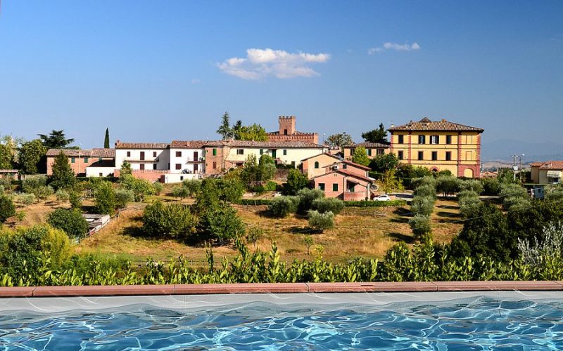 Estate guests enjoy its private pool with its view of the Tuscan countryside.