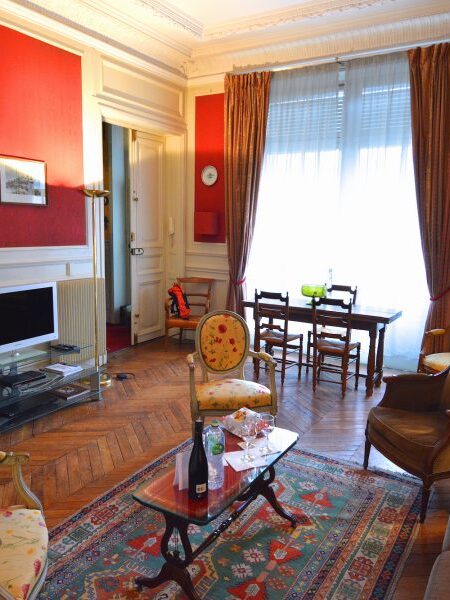 Decorated in keeping with its architectural provenance, the living room is elegant but not formal, vintage yet modern.