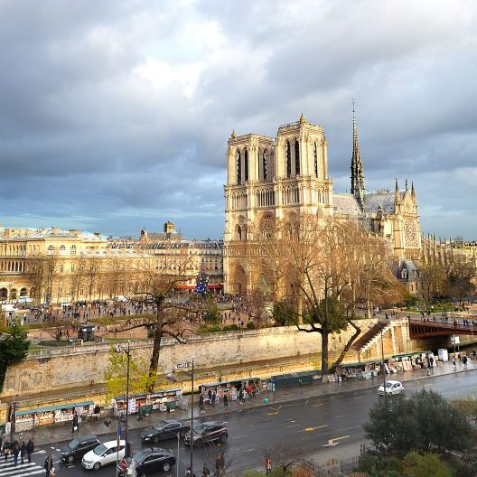This apartment has everything: location, view, terrace, and an eclectic Parisian style.