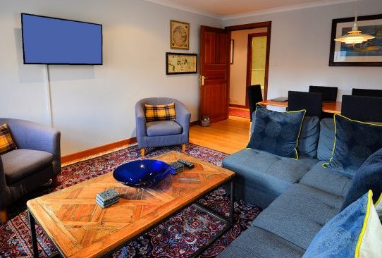 Edinburgh: Heather's Penthouse Flat — Living room with TV