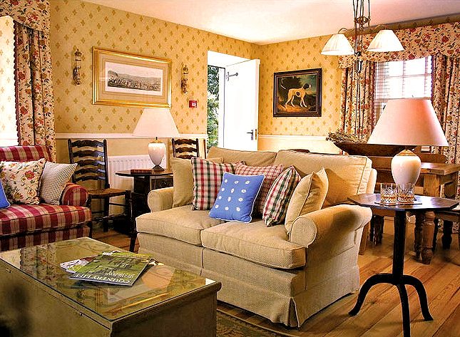 Rose Garden Cottage - Living Room