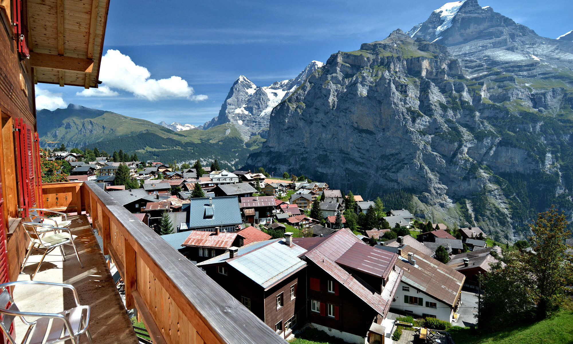 Chalet Jungfrau, Mürren - Balcony view fine day