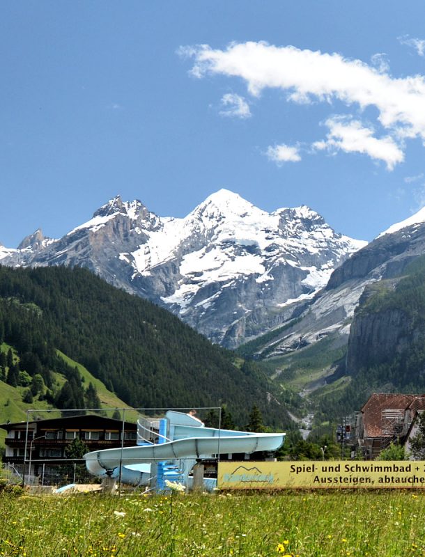 Kandersteg - Swimming pool with Blüemlisalp