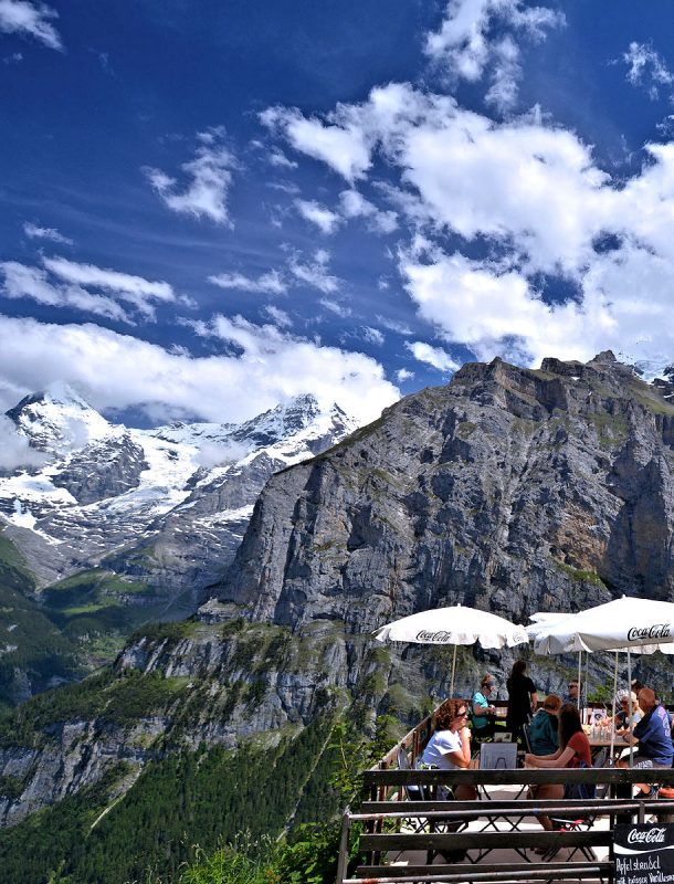 Mürren - Afternoon tea at a cliffside café