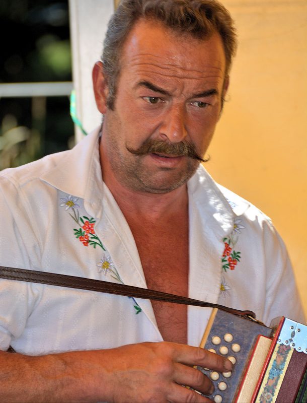 Mürren - Concertina player in Swiss trad band