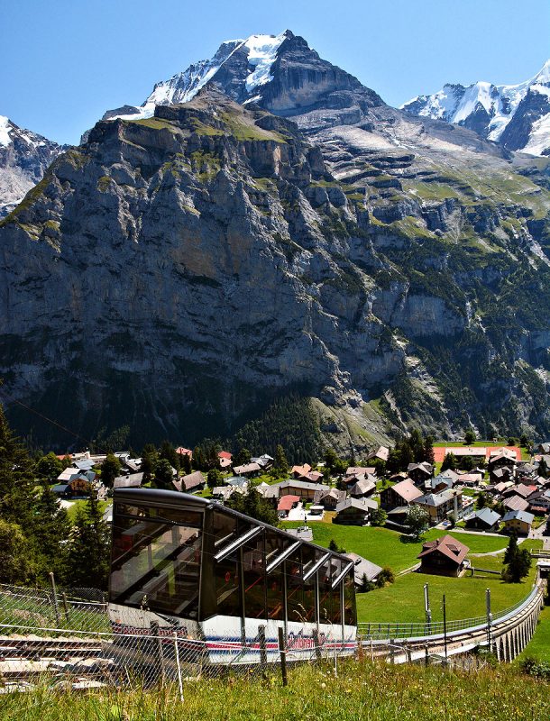 Mürren - Funicular en route to Allmendhubel