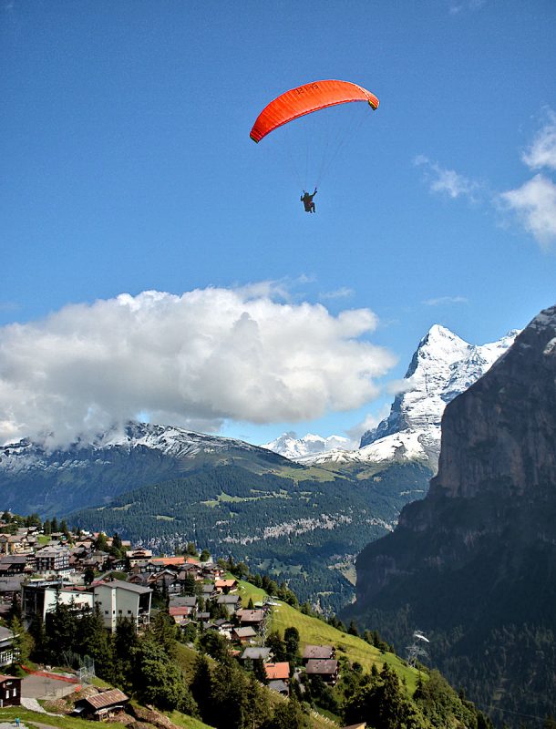 Parasailing over Mürren