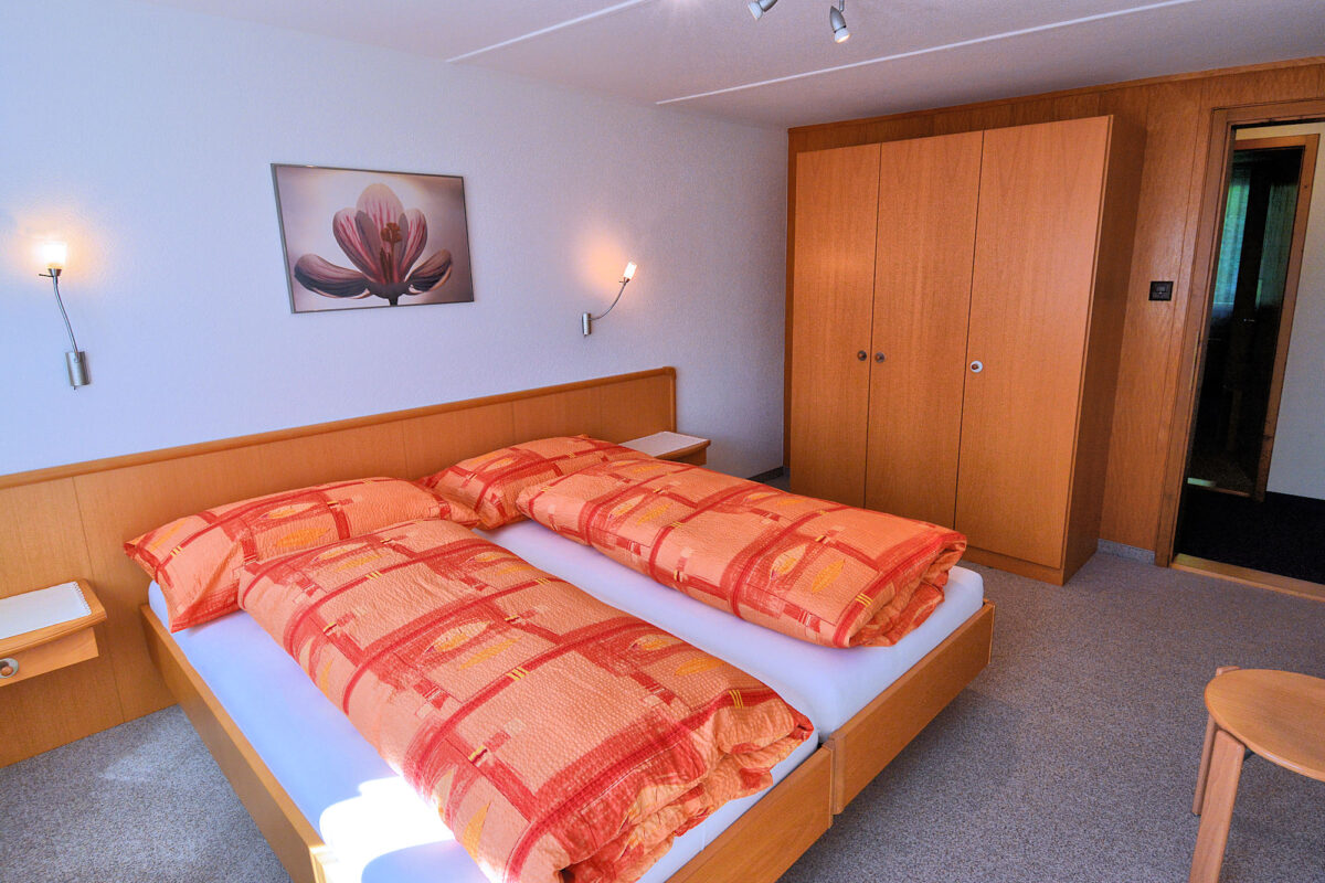 Chalet Eiger: Large Apartment - Twin Bedroom #2 with wardrobes. Photo © Home At First.