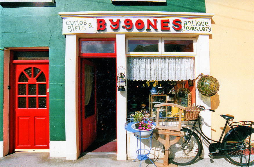 Central Ireland: Bygones antiques & curios shop.