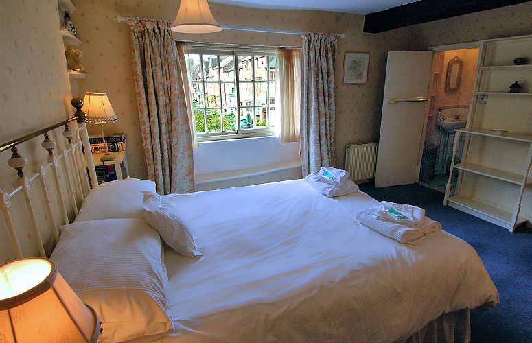 Chipping Campden: Merchant's Cottage double bedroom with bath. Photo copyright Home At First.