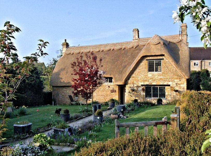 England - Chipping Campden thatched cottage. Photo copyright Home At First.