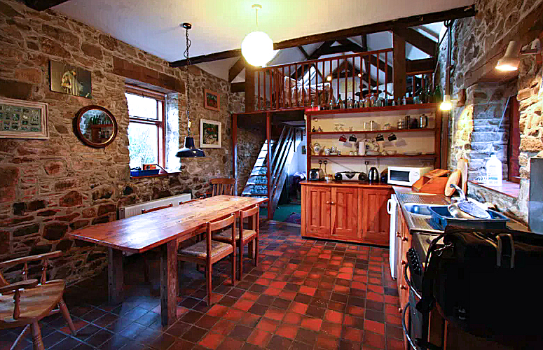 West Devon Farm Cottage 3: kitchen and dining room. Photo courtesy the owners.