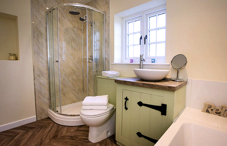 Richard Nimoy Farm Cottage - en suite bathroom 1 with shower. Photo courtesy the owners.