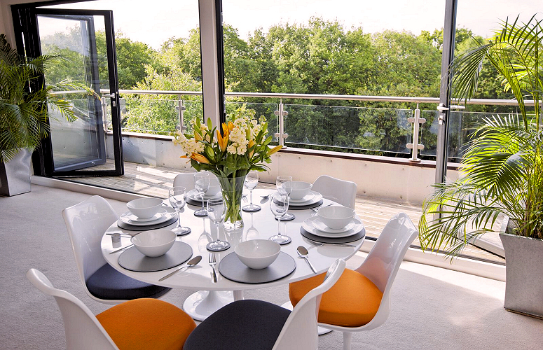 The Harrogate Duchess Apartment: dining for 6 with a parkland view. Photo courtesy the owners.