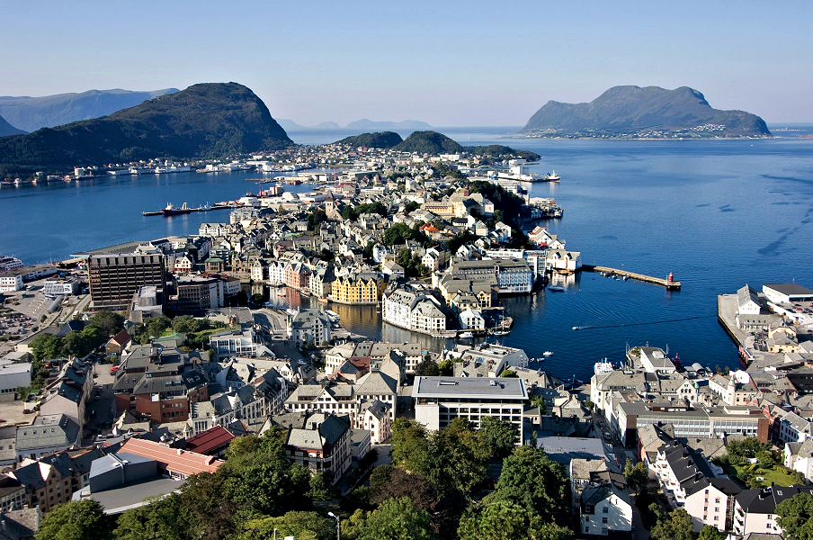 Ålesund. Photo © Terje Rakke / Nordic Life AS / www.fjordnorway.com