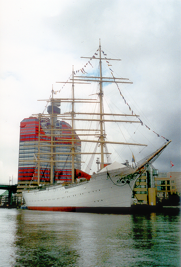 Gothenburg: Tall Ship and Goeteborgsutkiken. Photo © Home At First.