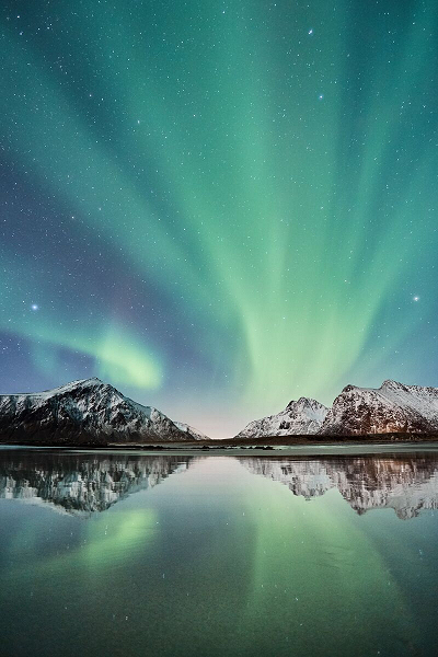 Northern lights at the Lofoten Islands. Photo © Johny Goerend / brandnorway.no.