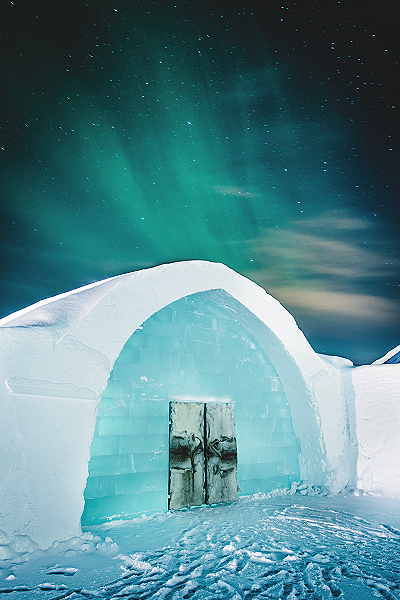 Norrbotten: Jukkasjärvi — Northern Lights above the Ice Hotel. Photo 5624 Credit Asif Kliger/Icehotel/imagebank.sweden.se