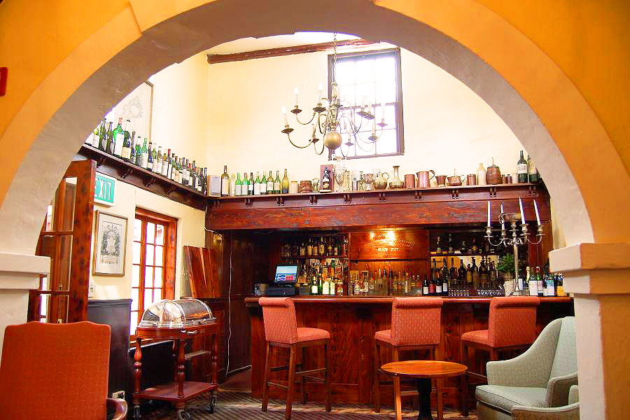 Paget Parish Inn: cozy, well-stocked bar. Photo courtesy Paget Parish Inn used with permission.