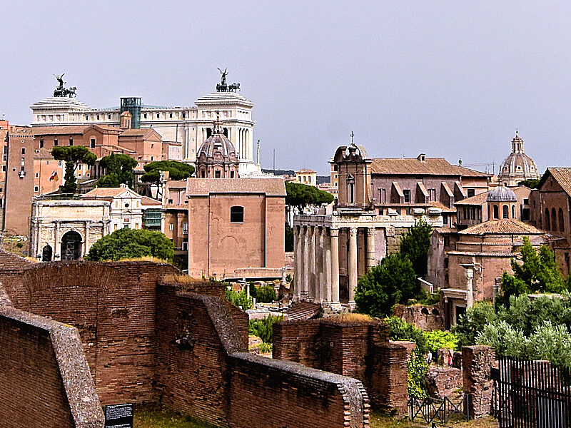 The ruins of the Roman Empire extend from the Colosseum to the Victor Emmanuel II Monument. Photo © Home At First.