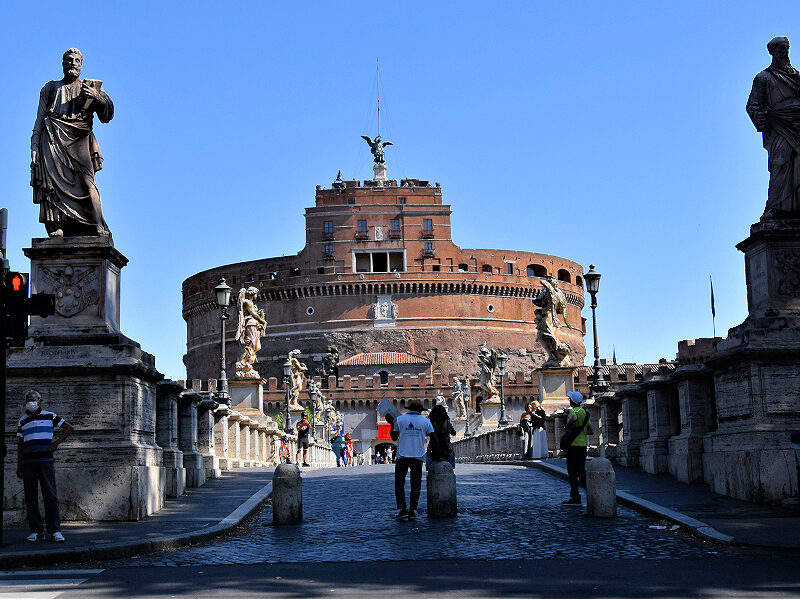 Rome's Castelo Sant'Angelo is reached by an historic footbridge across the River Tiber. 900x600 72dpi - Photo © Home At First.