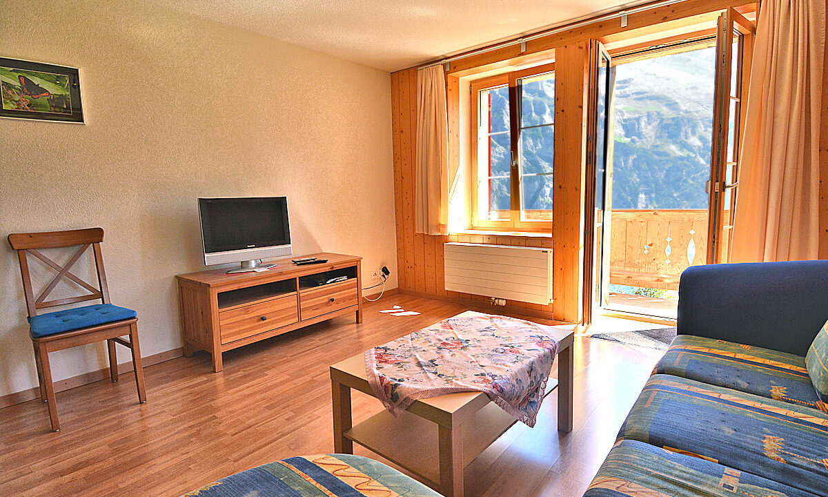 Chalet Jungfrau: Living room with Balcony. Photo © Home At First.