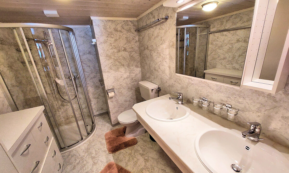 Chalet Silberhorn - Upper Apt.: Bathroom with shower and twin vanity. Photo © Home At First.