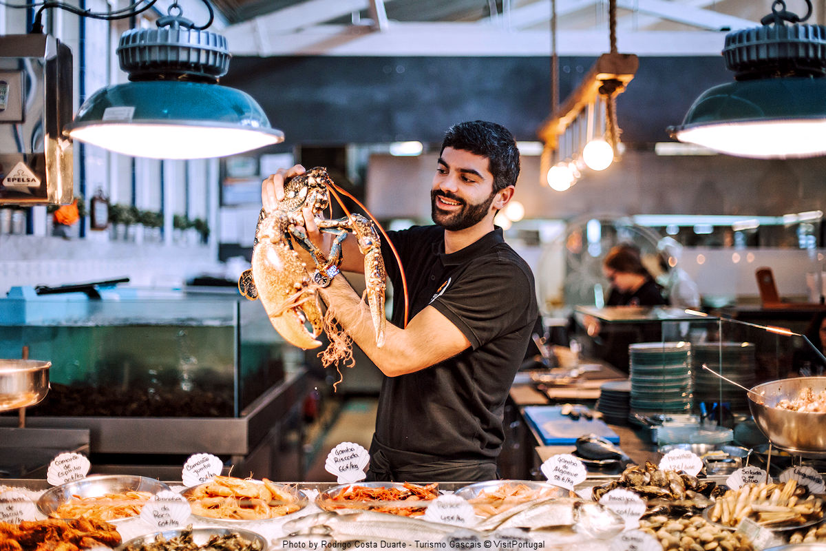 Lisbon Region: Cascais Market Fish Monger. Photo Rodrigo Costa Duarte - Turismo Cascais © VisitPortugal.