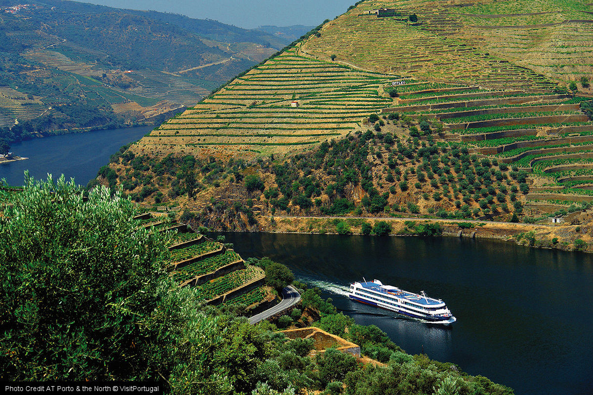 Porto & the North - Douro Valley river cruise. Credit AT Porto & the North © VisitPortugal.