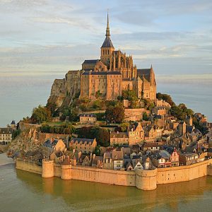 FRANCE! Mont Saint Michel. Photo By Amaustan. CC BY SA 4.0 commons.wikimedia.org