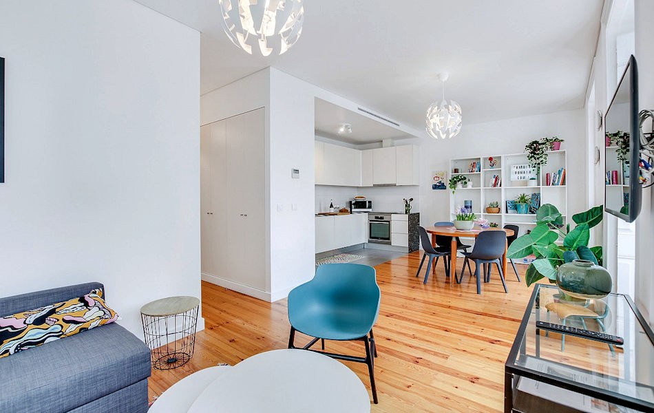 Central Cascais Apartment open plan kitchen & dining. Photo courtesy the owner.