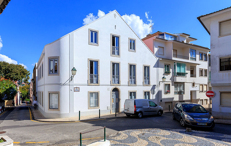 Central Cascais Apt. exterior of apt house showing limited parking. Photo courtesy the owner.