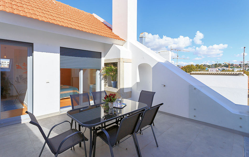 Central Cascais Apts: 3-bdrm apt - outdoor furnished terrace. Photo courtesy the owner.