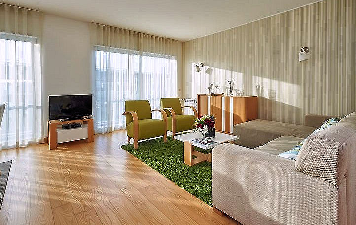 Lisbon: Belem Apartments — livingroom w/ TV. Photo courtesy the housing provider.