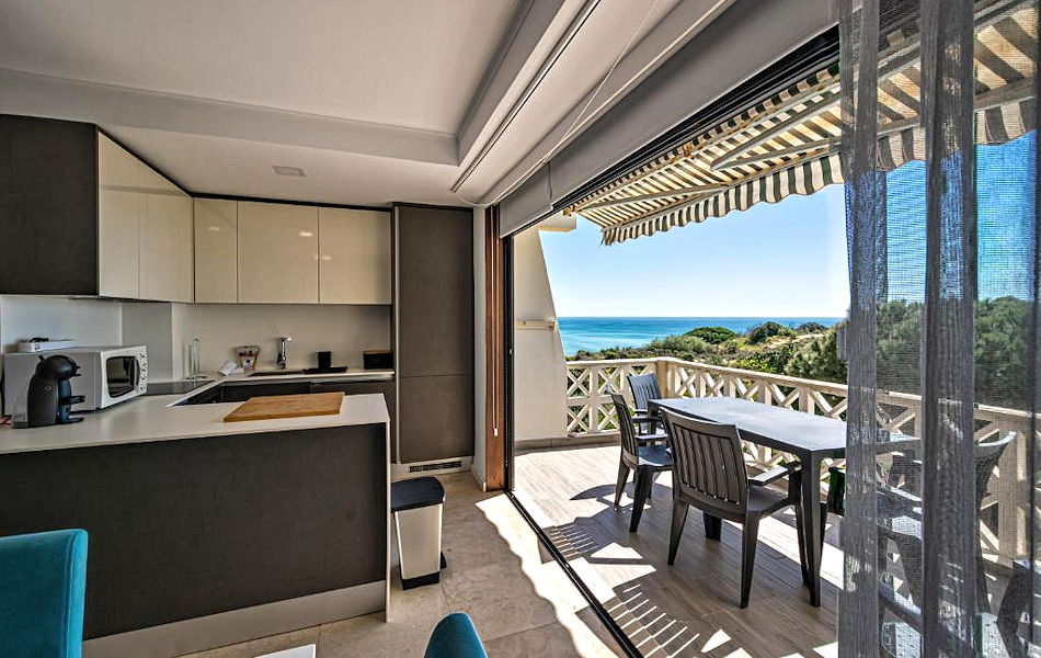 Albufeira East Beach Condo: kitchen with outside terrace dining. Photo courtesy the agency.