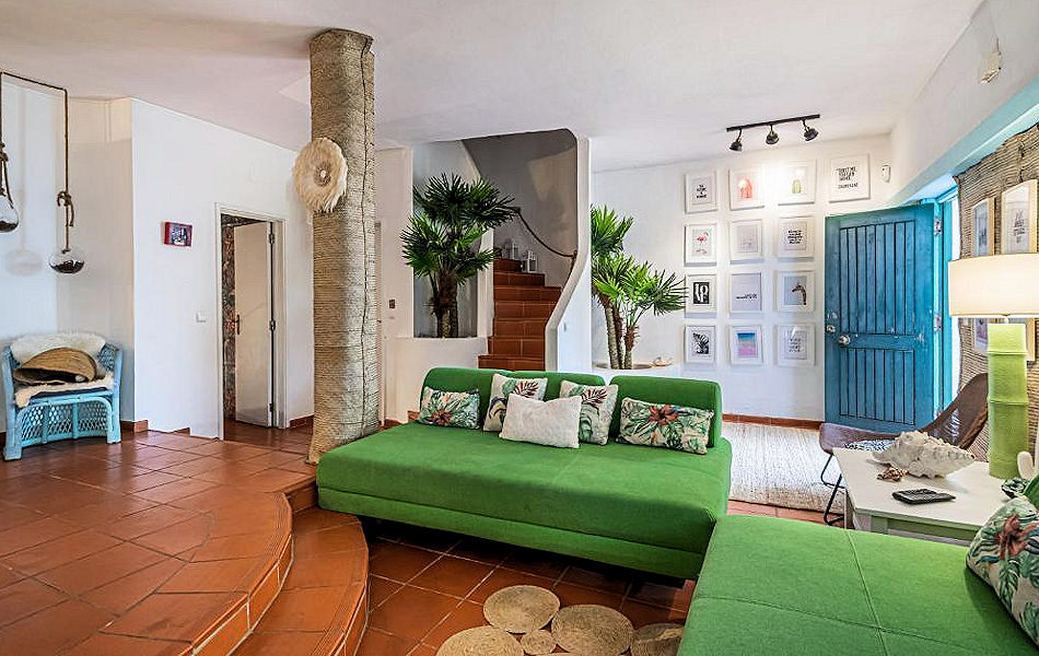 Central Vilamoura Villa: living room entry and stairs. Photo courtesy the agency.