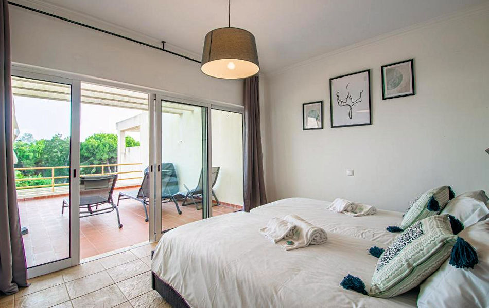 Vilamoura Golf Central Apartment - Surrounded by golf courses: double bedroom with furnished terrace. Photo courtesy the agency.