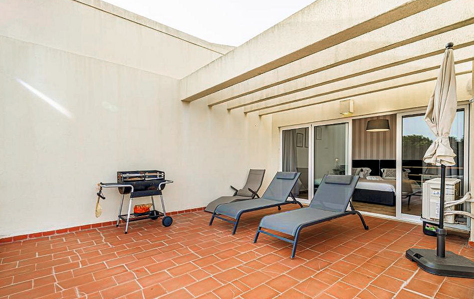 Vilamoura Golf Central Apartment - Surrounded by golf courses: furnished terrace off double bedroom. Photo courtesy the agency.