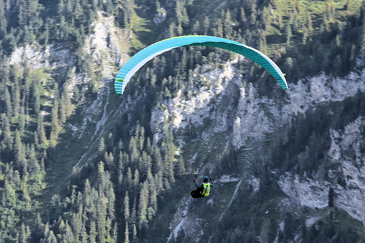 14. Setting a course for the open end of the hanging Sefinen Valley, the pilot still had a kilometer of altitude to lose.