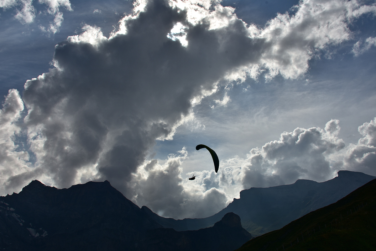 3. Centered above U-shaped Sefinenfurgge pass, the object was easily identified: a parasail on a late-afternoon flight.