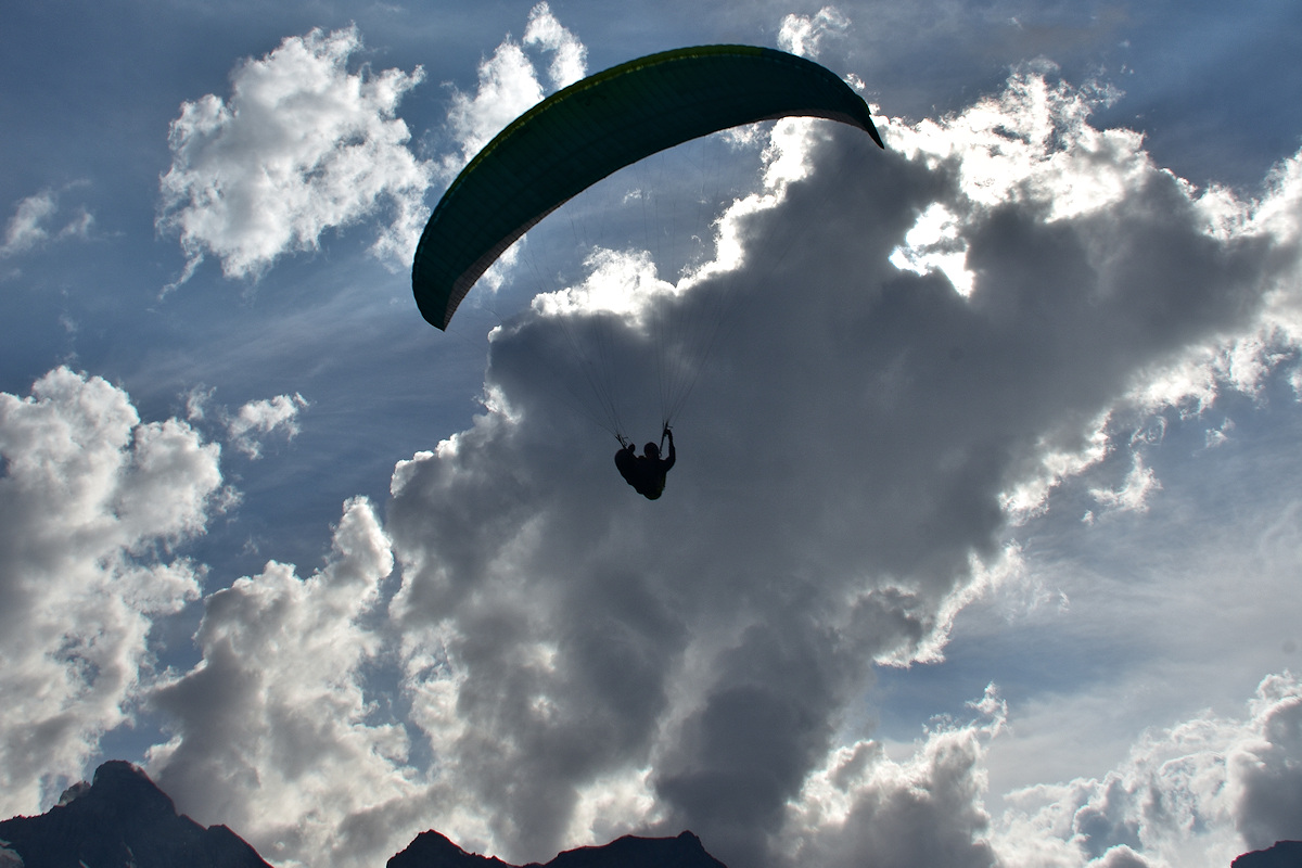 7. Now he was close enough to see I had a big Nikon lens trained on him, and he decided to show off his skills.