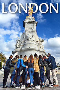 Buckingham Palace - French school group at the Queen Victoria Memorial - Photo © Home At First.