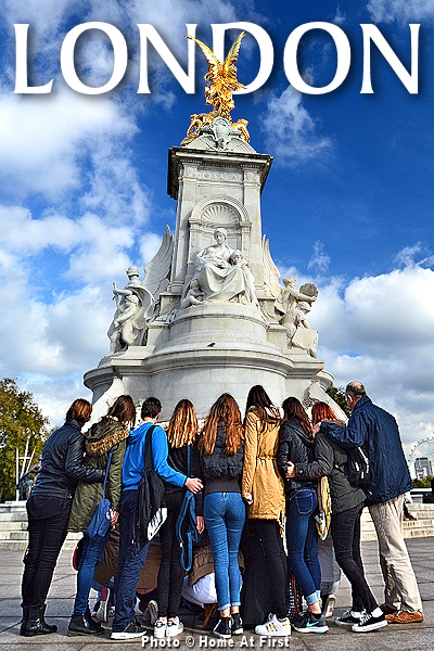 Buckingham Palace - French school group at the Queen Victoria Memorial - Photo © Home At First.